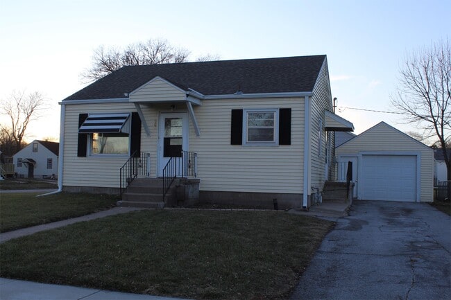 Building Photo - 907 N Grant St