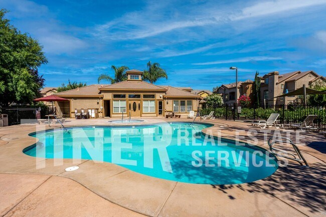 Photo - Beautifully updated Natomas Condo in Gated... Unidad #1516