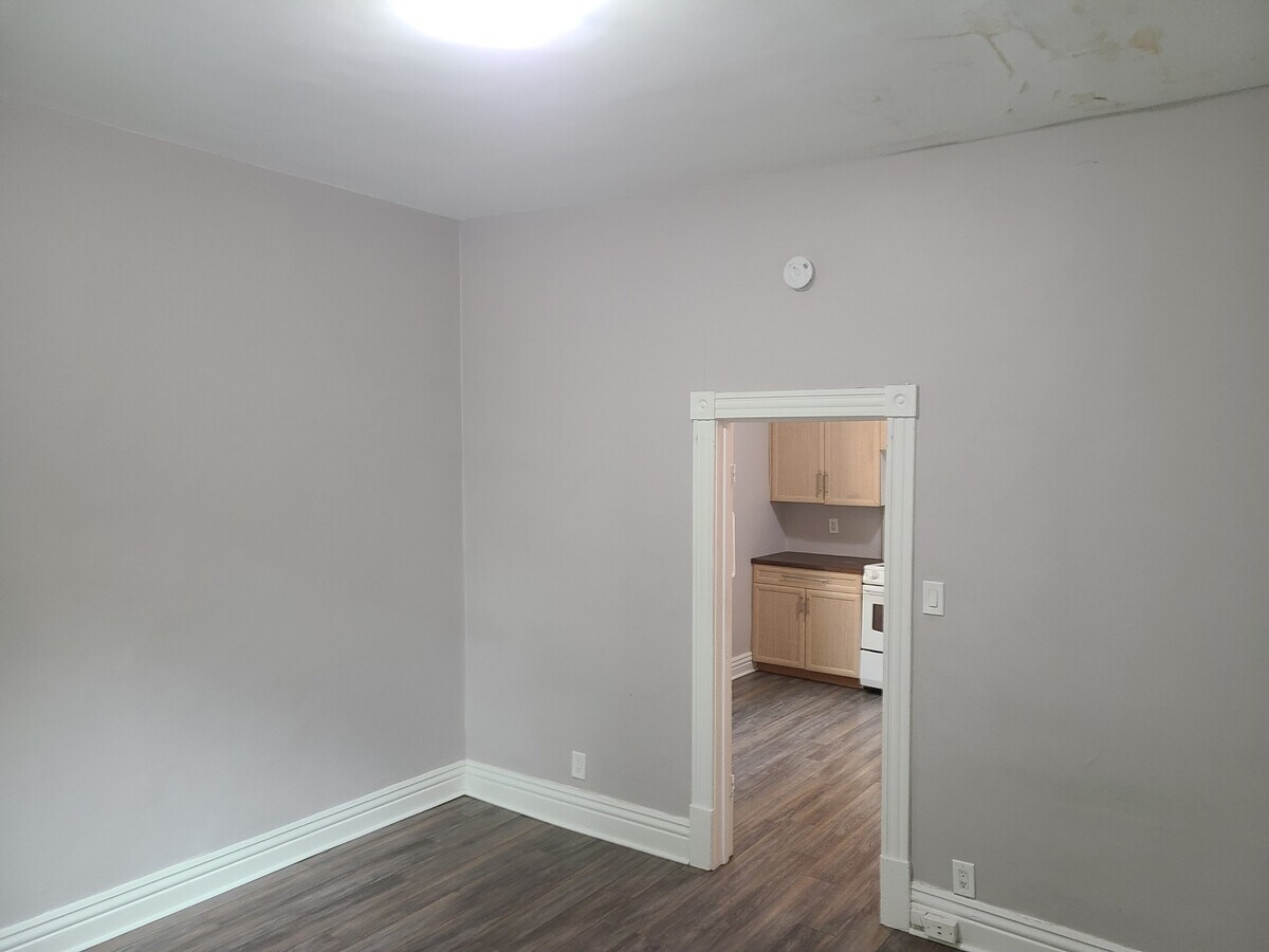 Photo - 146-146 River Ave Unit 4