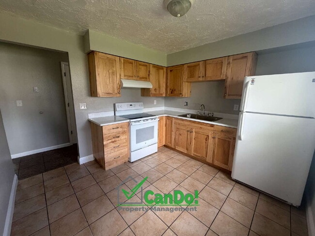 Now Available! Freshly Remodeled 2 bedroom, 1 bathroom apartment in Blackfoot with Fiber Internet. - Now Available! Freshly Remodeled 2 bedroom, 1 bathroom apartment in Blackfoot with Fiber Internet. Unit 4