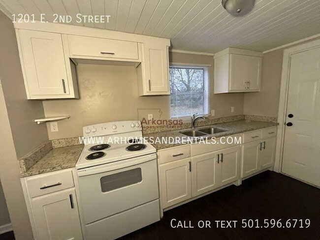 Photo - 1201 E 2nd St