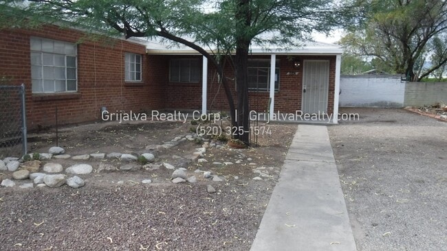 Building Photo - 4641 E 18th St Unit 4643