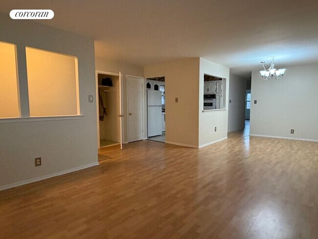 Photo - 2735 Cropsey Ave