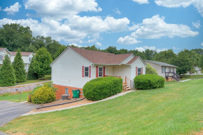 Photo - 913 Giles Rd