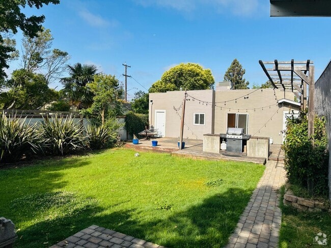Building Photo - 1244 East Ave Rental