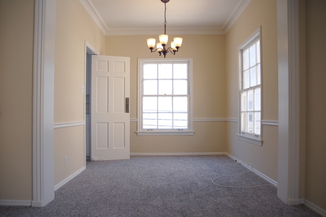 Dining area - 539 S Berendo St Apartments Unit 11