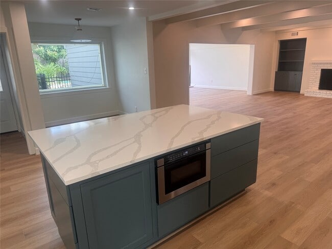 Photo - 4726 Ivanhoe St