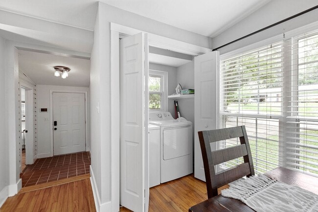 Photo - 3/2 House by TMH!! Available April!! fully furnished, 6 or 12 month lease available