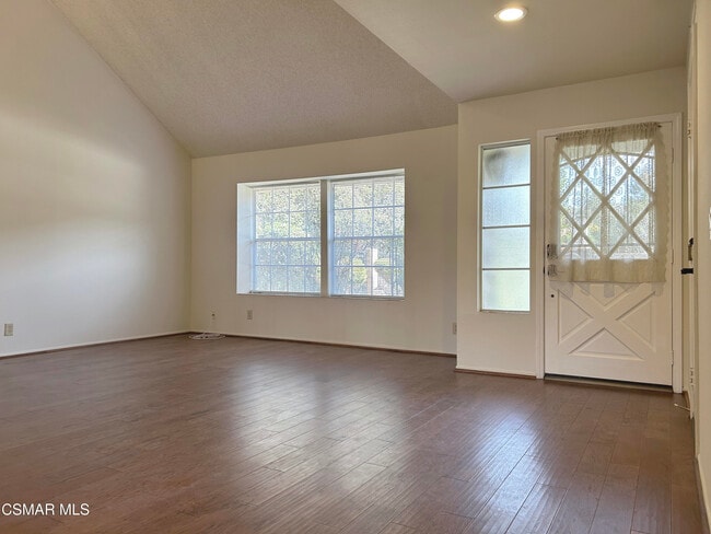 Photo - 521 Melbourne Ct