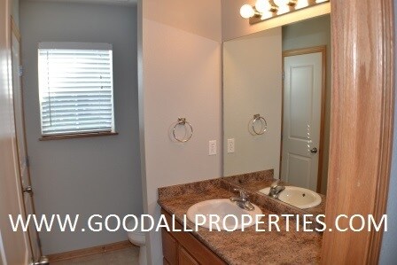 Photo - 3 Bedroom, 2 1/2 Bath Townhome in Urbandale