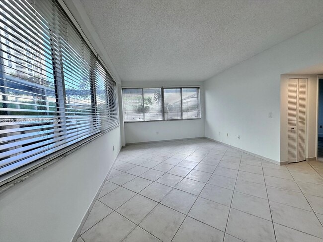 Photo - 540 Brickell Key Dr Unidad 302