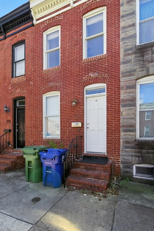 Building Photo - 127 W Randall St Rental