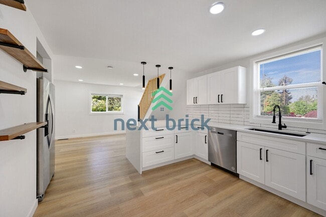 Photo - 215 S 107th St
