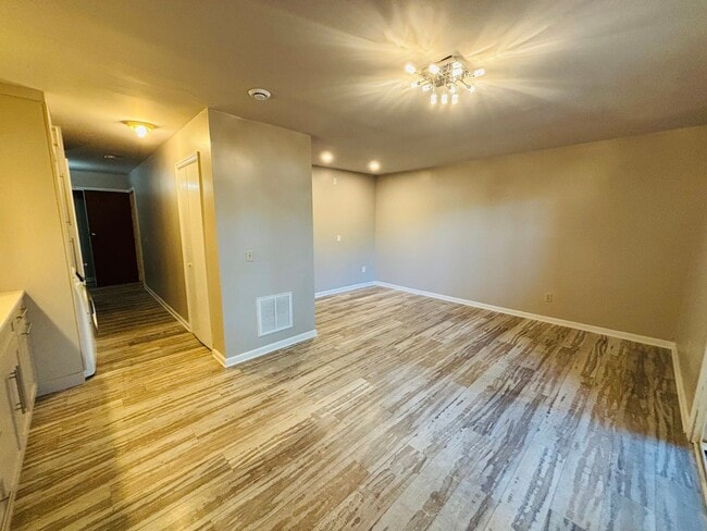 Building Photo - 2508 Ridge Rd