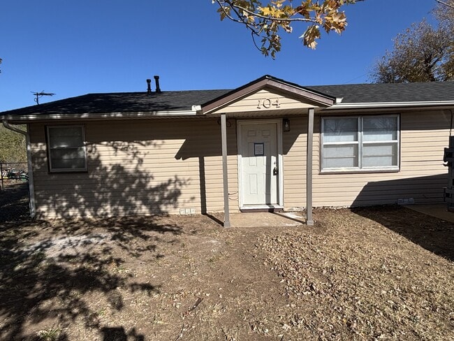 Building Photo - 104 Gatewood Dr