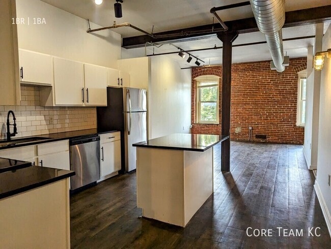 Building Photo - 204 Walnut St Unit 309