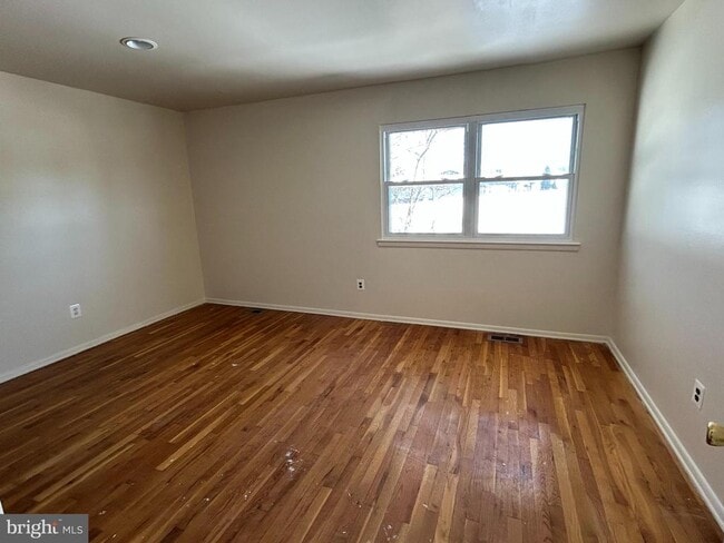 Photo - 60 Stonegate Dr