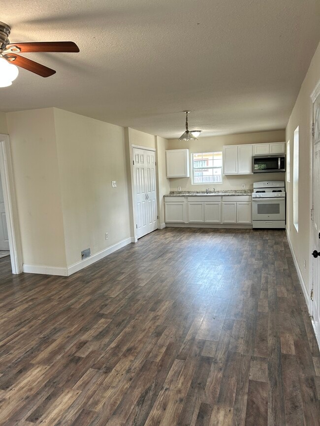 Photo - 106 Southway Dr