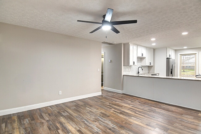 Photo - 1209 Nutwood Dr