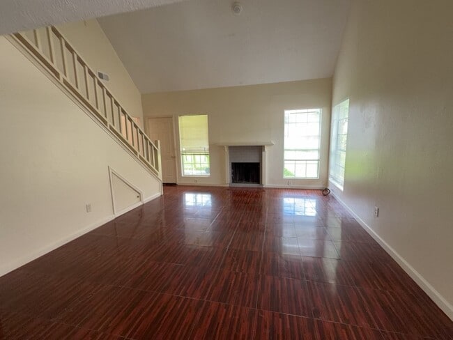 Photo - 1527 Lazy Spring Dr