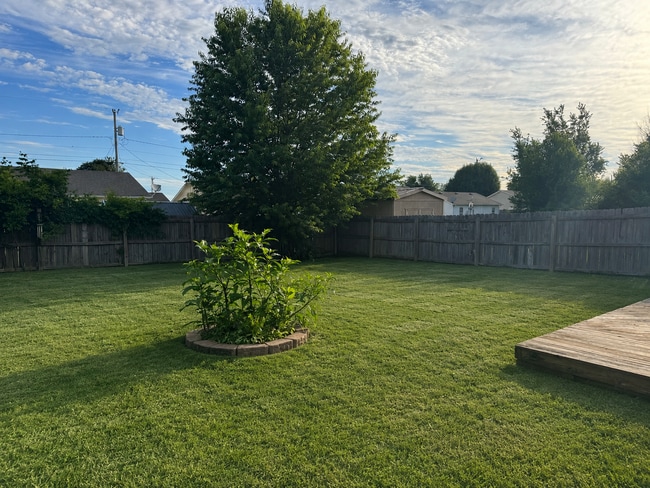 Photo - 3 Bed Home with a Large Fenced in Back Yard
