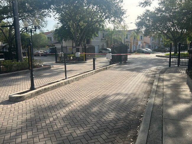 Photo - 4015 Tree Top Rd