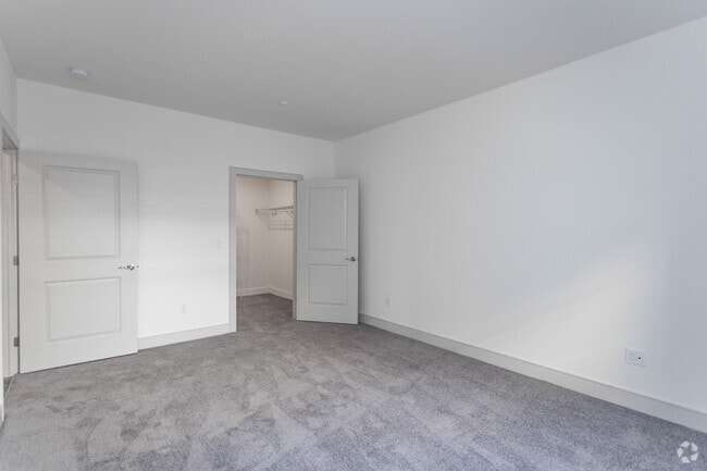 2R,2BA - 1139SF Bedroom 1 w/ walk in closet
