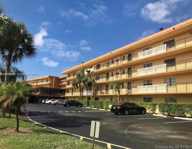 Building Photo - 9273 SW 8th St Unit 311