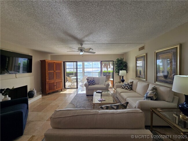 Photo - 316 NE Edgewater Dr