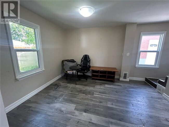 Photo - 394 Bond St Unité 1