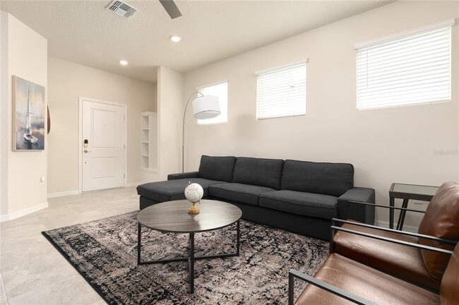 Photo - 7328 Oakmoss Loop