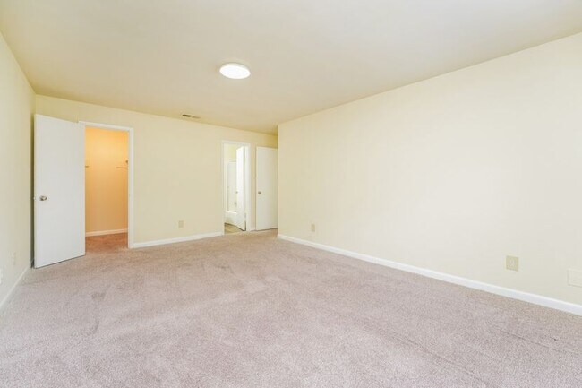 Photo - 774 Northern Ave Unit B14