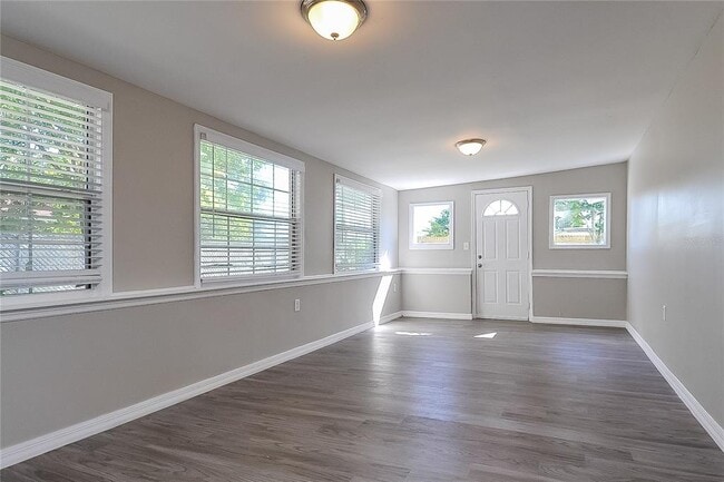 Photo - 505 Florida Cir S