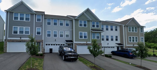 Building Photo - Beautiful Townhome in Washington! - 3 Bedroom