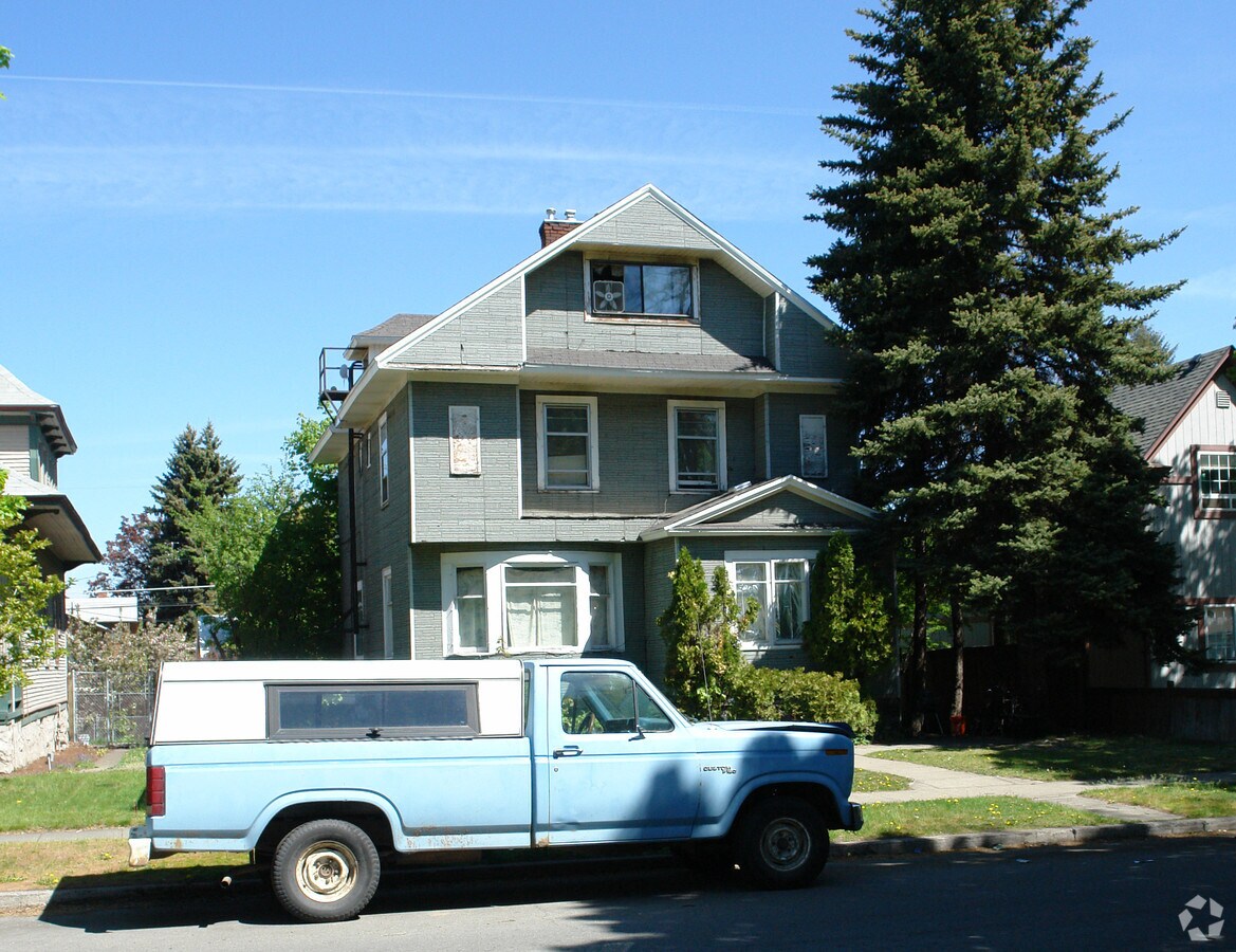 Photo - 1124 W Spofford Ave Apartments