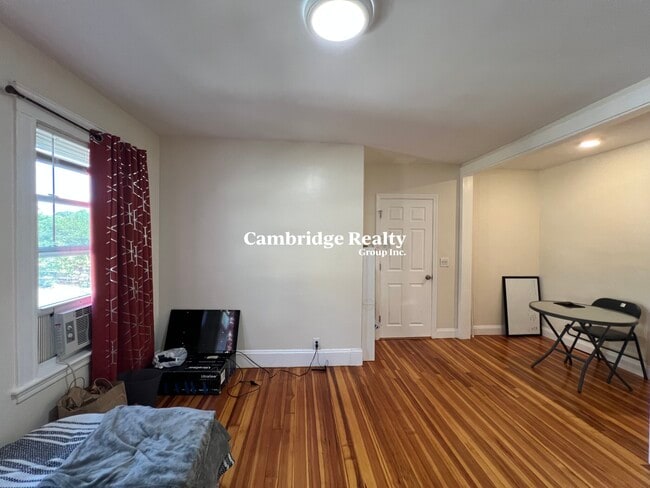 Building Photo - 88 Fellsway E Unit 2