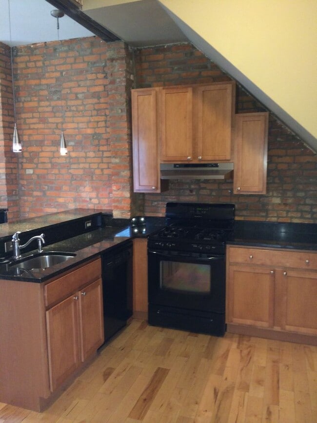 Building Photo - 57 Smith Pl Unit 1