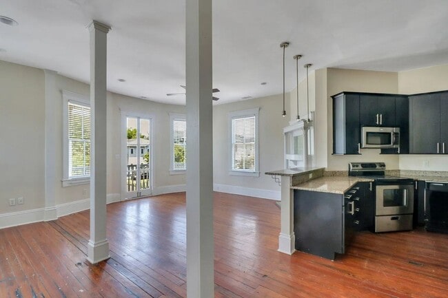 Photo - 2 BED | 2 BATH | PRIVATE FRONT AND BACK PORCH | MIDTOWN