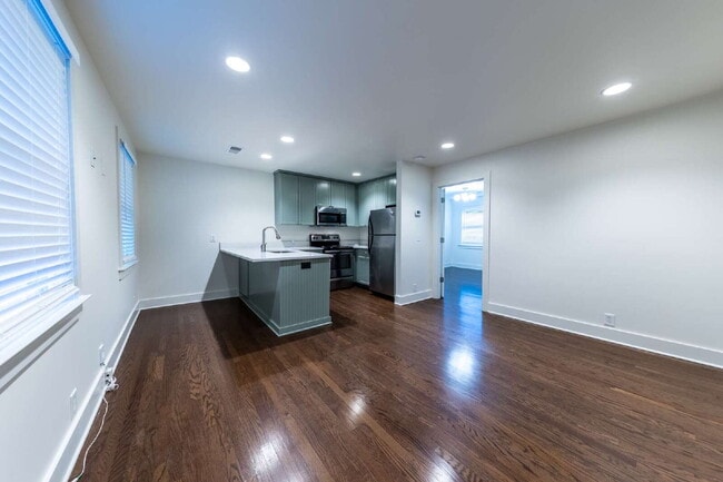 Photo - Renovated Condo on Fatherland, Minutes to ... Unidad Apt. 4