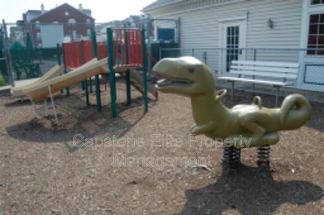 Photo - 37 Howard Ct Unit 3 - Master Bedroom