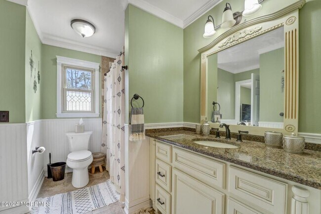 Photo - 611 W Commodore Blvd House