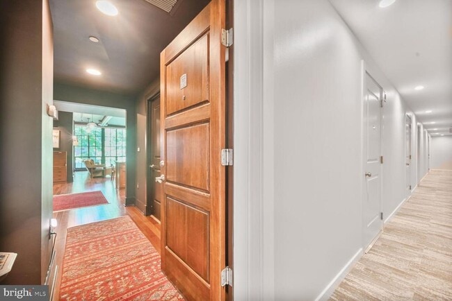 Building Photo - 1615 N Queen St Unit M303