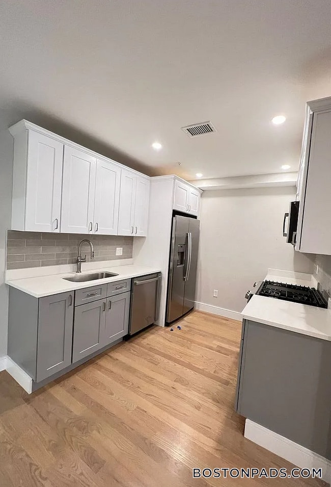 Building Photo - 230 Tremont St Rental