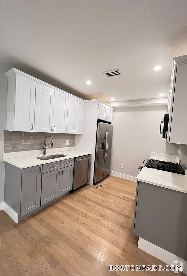 Building Photo - 230 Tremont St Rental