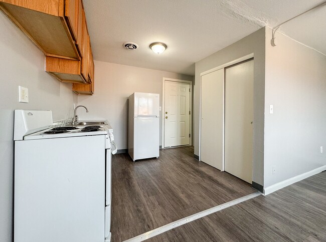 Photo - 165 Sigourney St