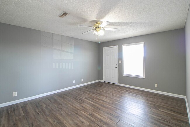 Photo - 145 Darlene Dr Unit G