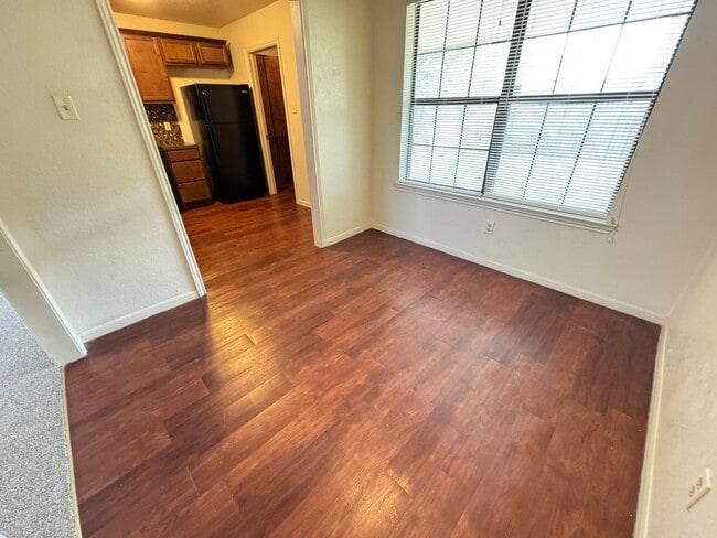 Photo - 3802 Hereford Ln Unit # B