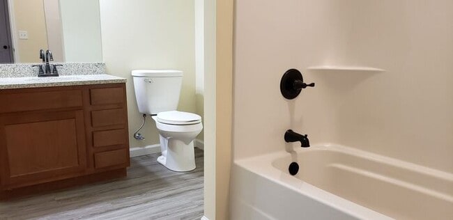 Photo - 2 Bedroom Upper Unit Pets Welcome!!