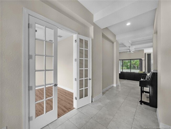 Photo - 724 SW Sea Green St