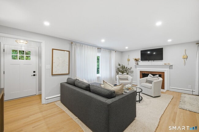 Photo - 332 Fern St
